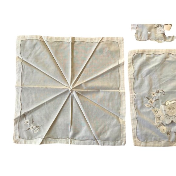 Vintage Napkins & Doilies set of 4 napkins n 4 doilies light yellow pocket decor - Picture 5 of 8